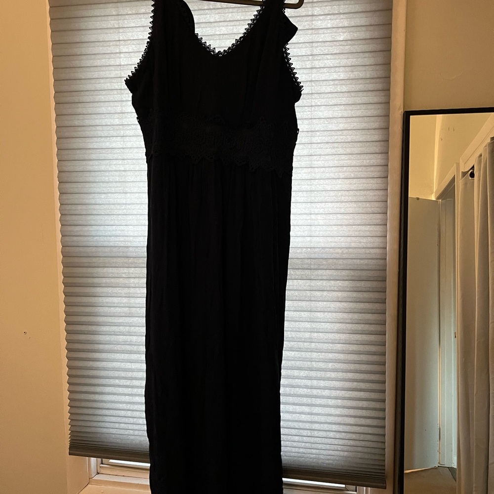 Black Sleeveless Dress